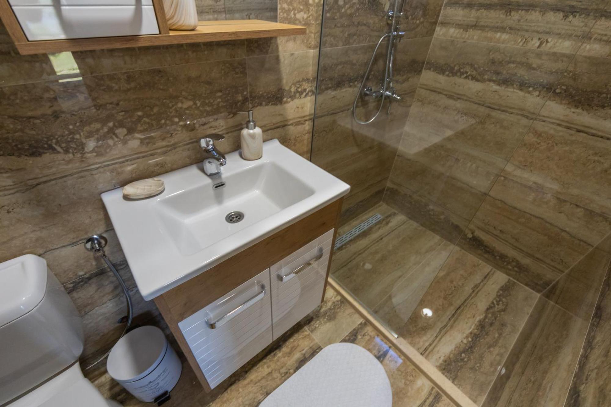 Jasen Lakeview Апартаменти
