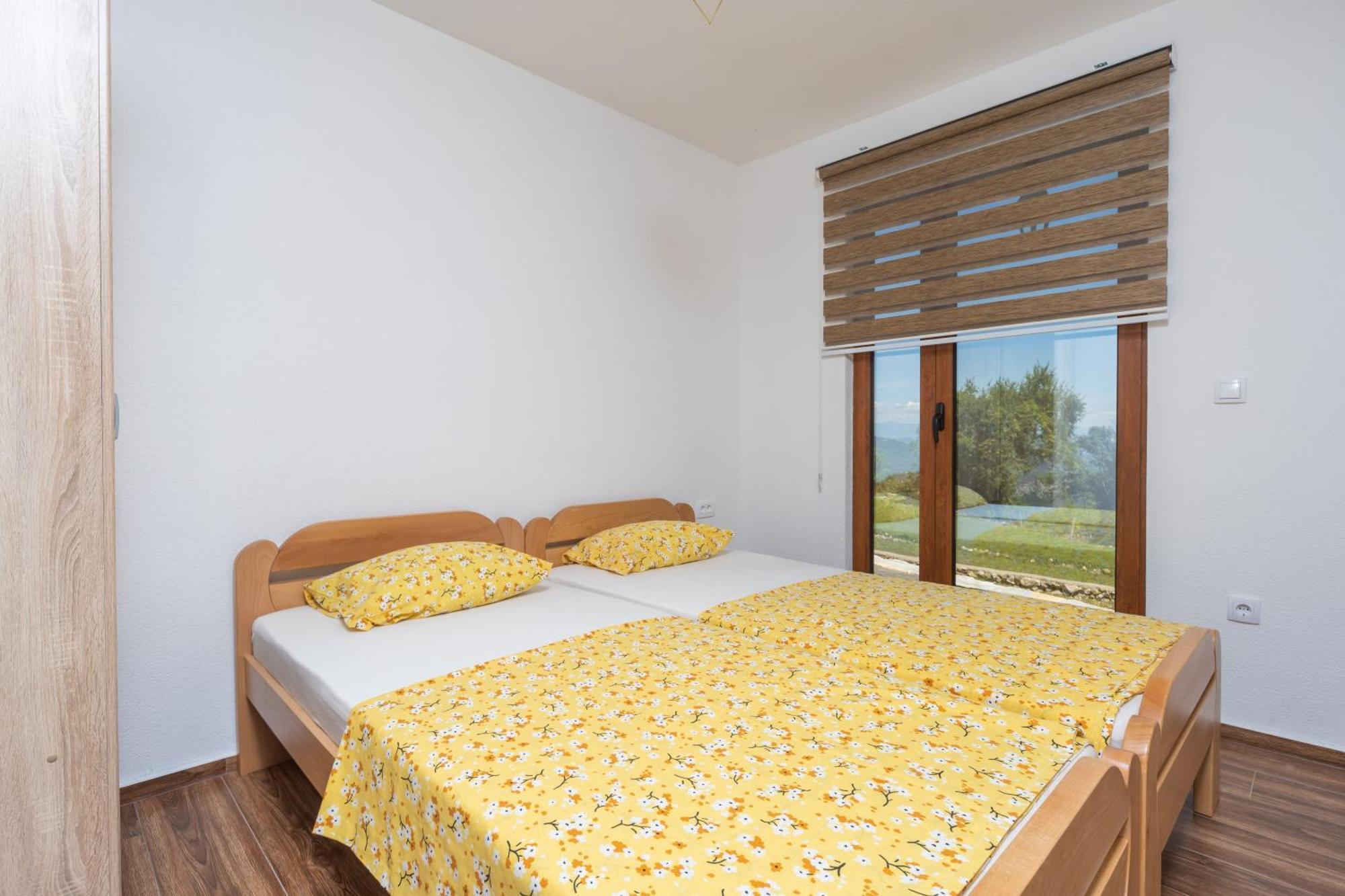Jasen Lakeview Апартаменти