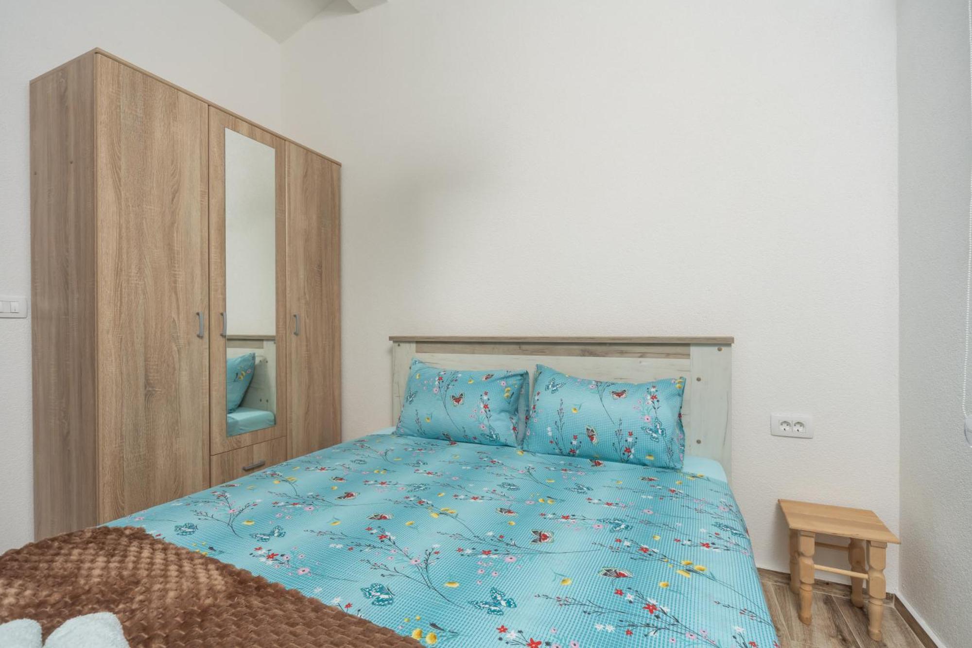 Jasen Lakeview Апартаменти