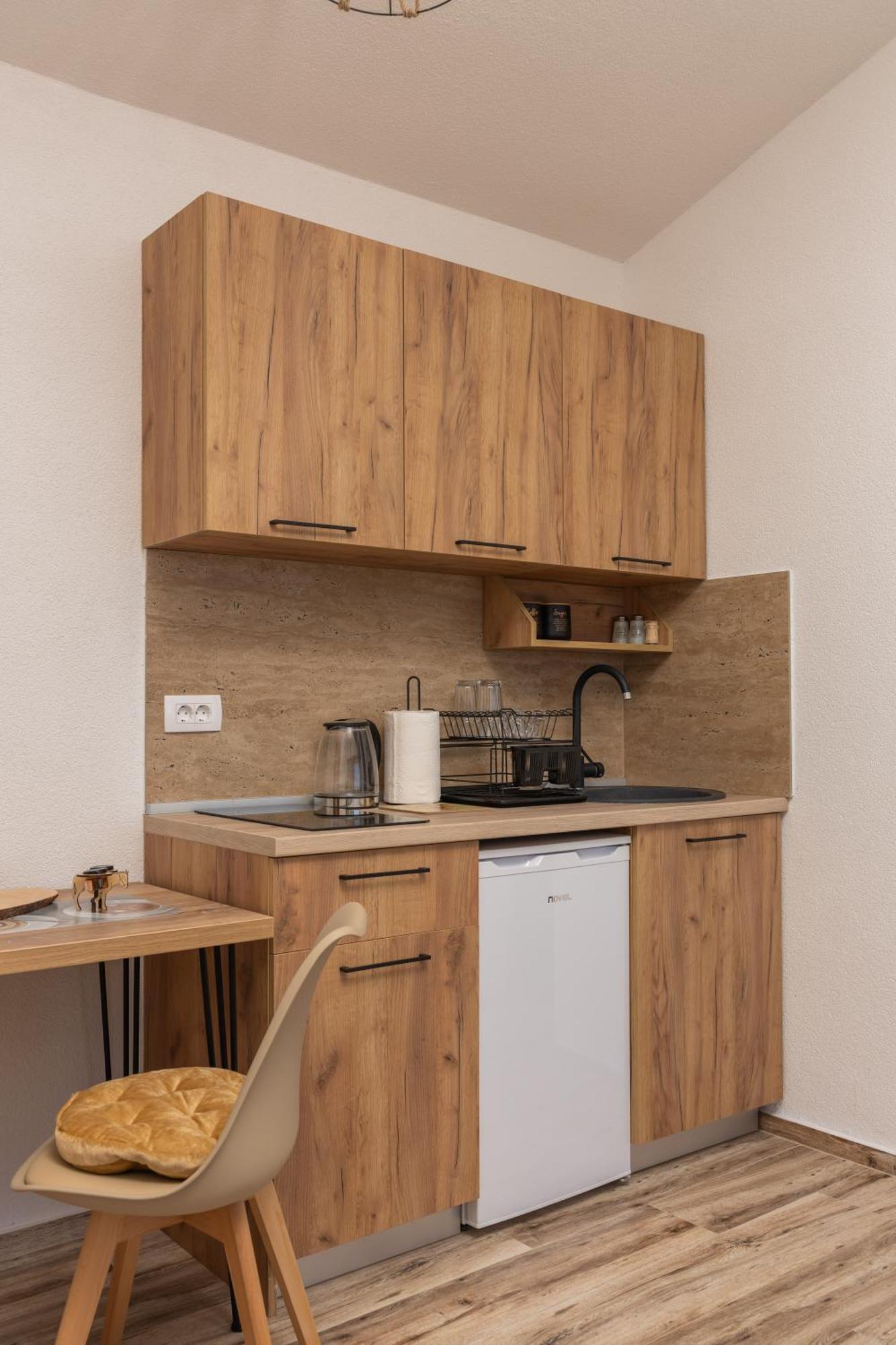 Jasen Lakeview Вірпазар